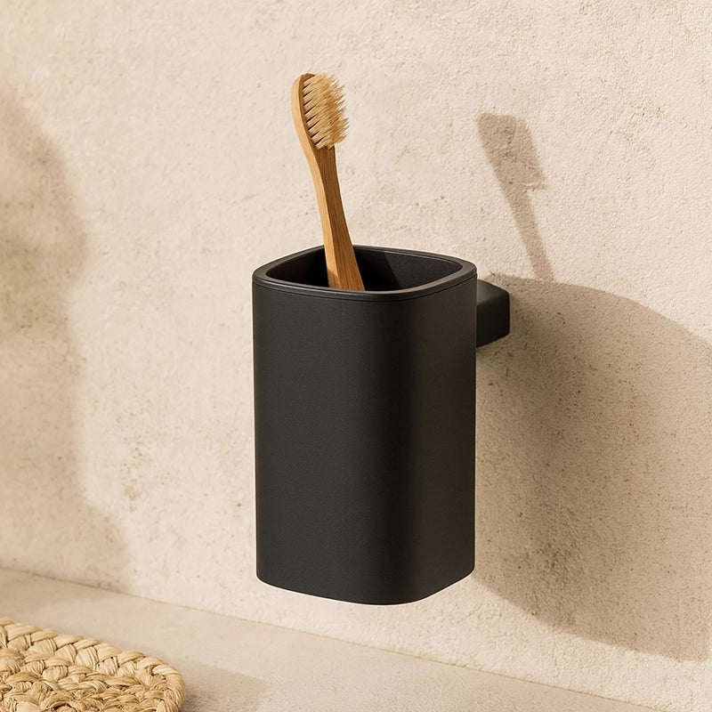 Colombo Design Trenta bicchiere portaspazzolini a muro nero in opaco montato a parete, vista del design e della finitura
