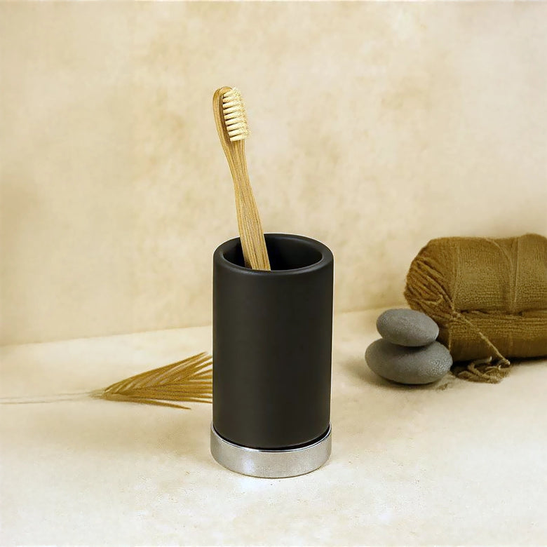 Colombo Nordic portaspazzolini da Appoggio in Ceramica Nero Cromo Nero Opaco montato a parete, vista del design e della...