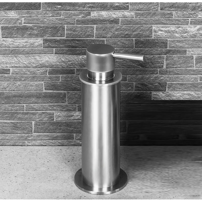Colombo Plus Dispenser sapone liquido da Appoggio in ottone dettaglio Colombo Design
