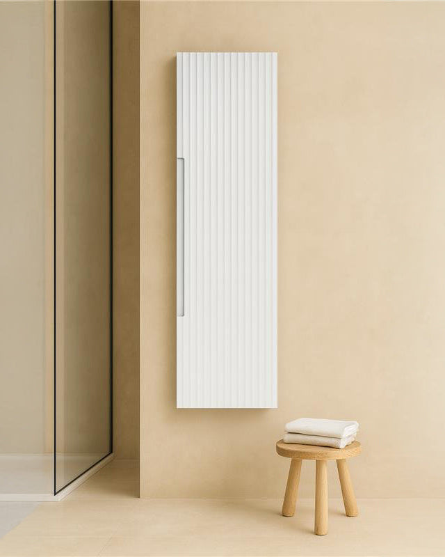 Colonna bagno 120x34 Mango bianco opaco reversibile con lavabo e rubinetteria, vista frontale su sfondo neutro - Exagonshop