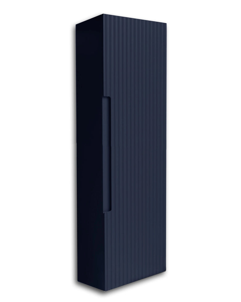 Colonna bagno 120x34 Mango blu notte reversibile ambientato in bagno moderno con specchio e accessori - Exagonshop