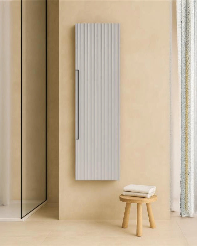 Colonna bagno 120x34 Mango reversibile clear grey con lavabo e rubinetteria, vista frontale su sfondo neutro - Exagonshop