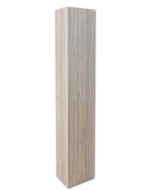 Colonna sospesa teak 26x150 Urbino con un Anta destra ambientato in bagno moderno con specchio e accessori - Exagonshop