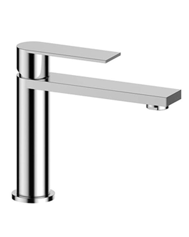 Coppia miscelatori lavabo e bidet in acciaio inox ambientato su piano bagno con accessori - Exagonshop