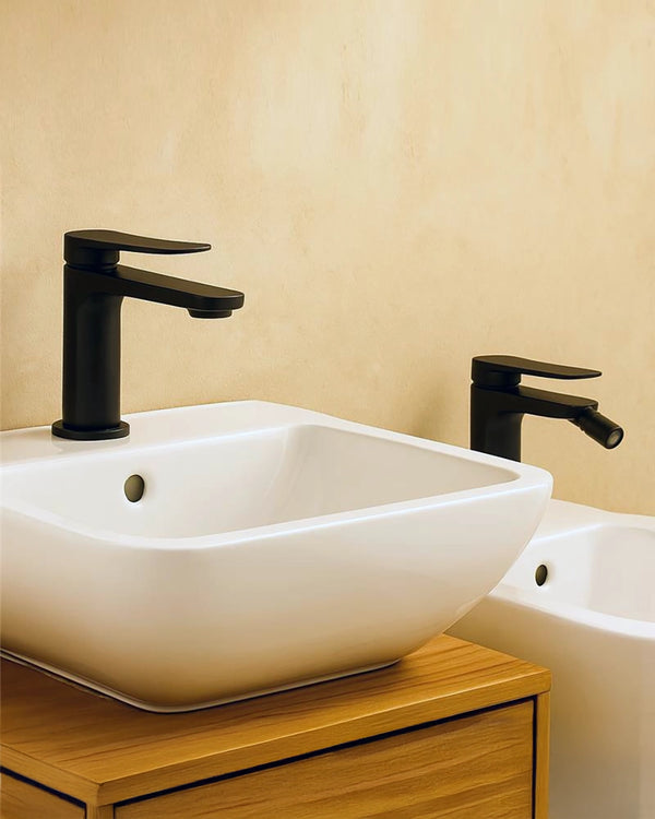 Coppia rubinetti lavabo e bidet senza scarico in ottone nero opaco Momo