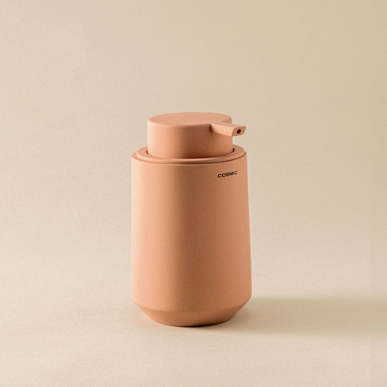 Cosmic Saona Dispenser sapone liquido blossom pink in resina e pietra naturale montato a parete, vista del design e della...