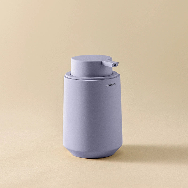 Cosmic Saona Dispenser sapone liquido lavanda in resina e pietra naturale montato a parete, vista del design e della...