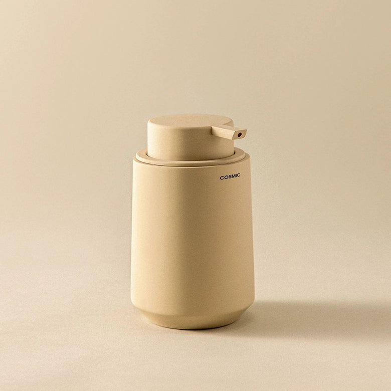 Cosmic Saona Dispenser sapone liquido sabbia in resina e pietra naturale montato a parete, vista del design e della...