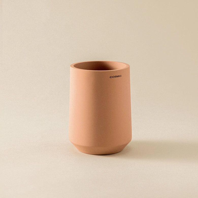 Cosmic Saona porta spazzolini in resina blossom pink in naturale montato a parete, vista del design e della finitura...