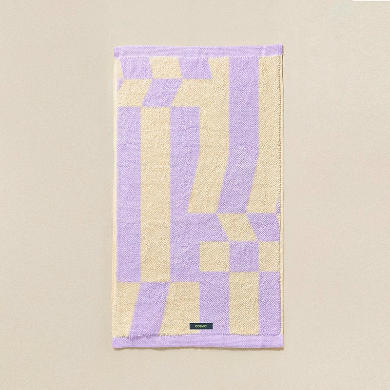 Cosmic Shapes Asciugamano da bagno 50x90 sun lavender montato a parete, vista del design e della finitura - Industrias Cosmic