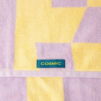 Cosmic Shapes Asciugamano da bagno 50x90 sun lavender, dettaglio ravvicinato del materiale e dell'aggancio - Industrias...