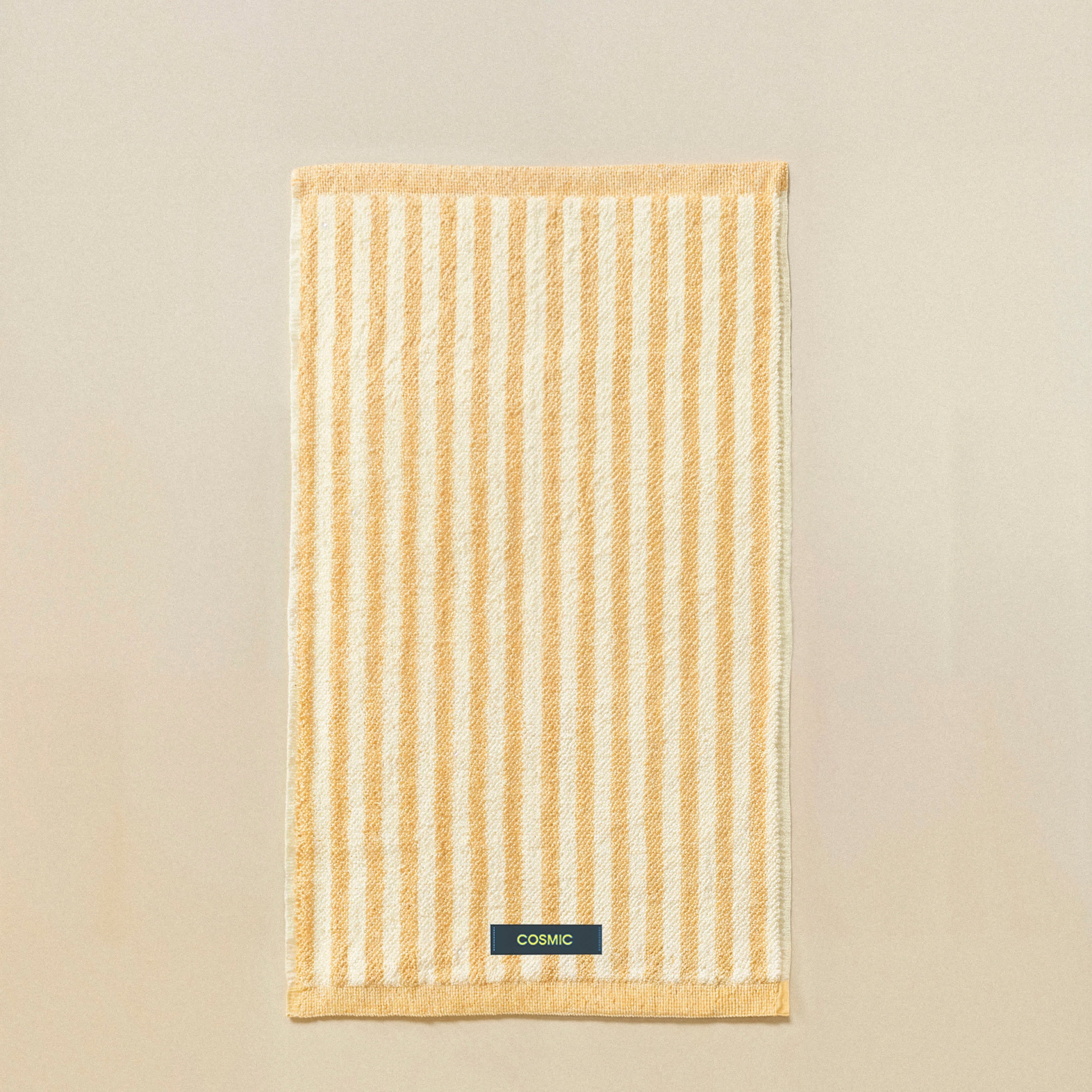 Cosmic Stripes Asciugamano 30x50 honey yellow in naturale montato a parete, vista del design e della finitura...