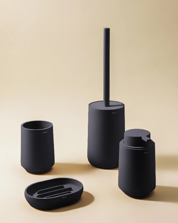 Cosmic Saona set accessori bagno volcano 4pz montato a parete, vista del design e della finitura - Industrias Cosmic