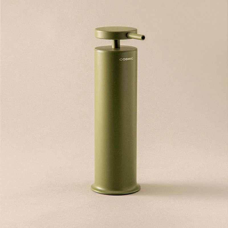 Cosmic Geyser Dispenser sapone liquido verde oliva in naturale montato a parete, vista del design e della finitura...