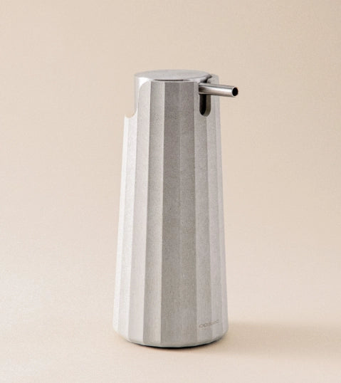 Dispenser portasapone liquido 200 ml cromo spazzolato 00 Bianco in naturale montato a parete, vista del design e della...