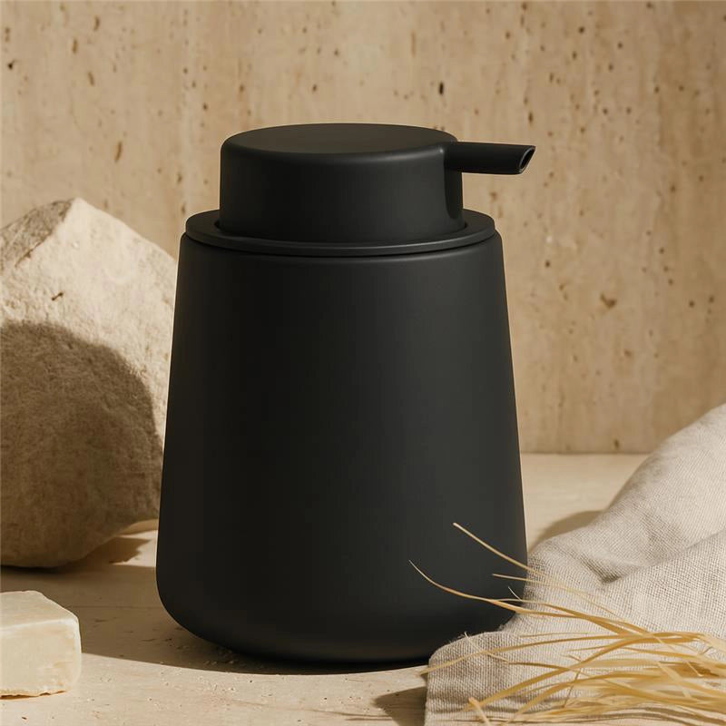 Dispenser sapone In gres e abs soft touch nero Zone denmark montato a parete, vista del design e della finitura