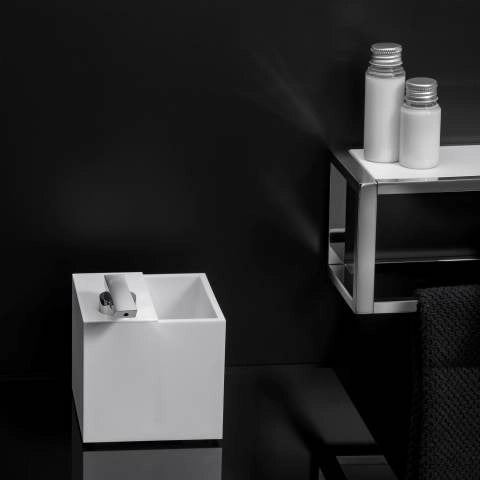 Dispenser portasapone con Portaspazzolini nero Satinato, vista laterale del profilo a muro - Industrias Cosmic