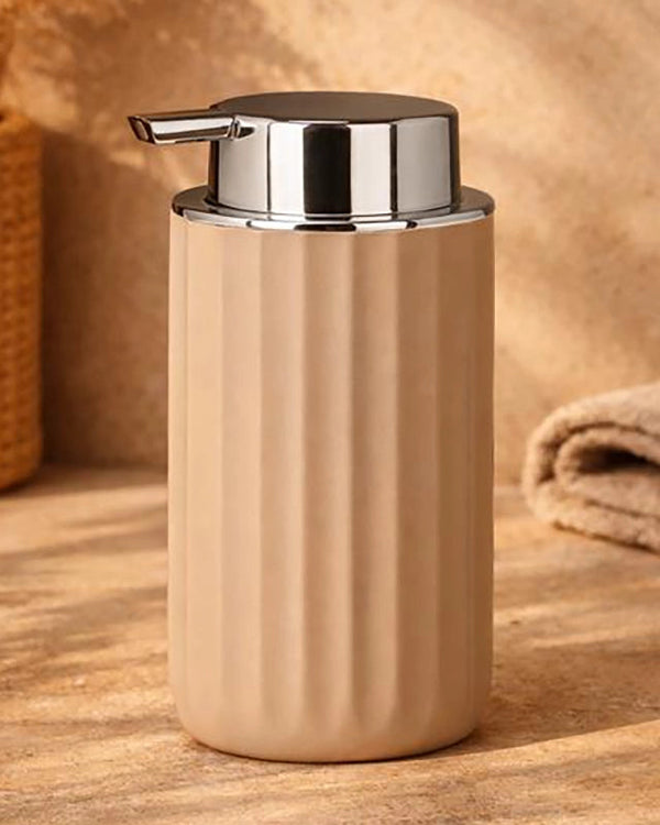 Dispenser sapone da appoggio in tpr tortora montato a parete, vista del design e della finitura - Exagonshop