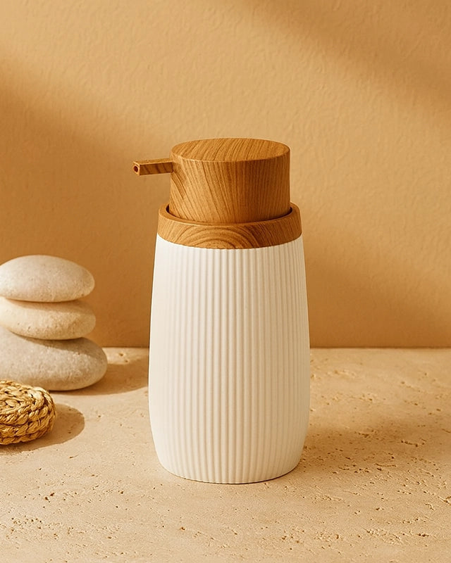 Dispenser sapone in plastica bianco London in abs montato a parete, vista del design e della finitura - Exagonshop