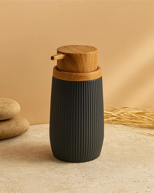 Dispenser sapone in plastica nero London in abs e opaco montato a parete, vista del design e della finitura - Exagonshop