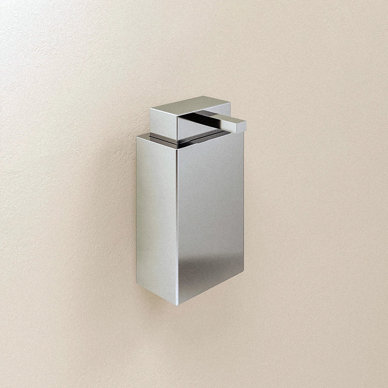 Dispenser sapone liquido a muro cromo Bathlifea Cosmic in lucido montato a parete, vista del design e della finitura...