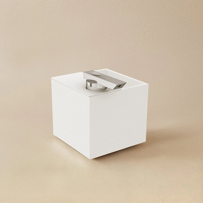 Dispenser sapone liquido con Portaspazzolini cromo Bianco in lucido montato a parete, vista del design e della finitura...