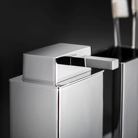 Dispenser sapone liquido da Appoggio cromo Bathlifea Cosmic, vista laterale del profilo a muro - Industrias Cosmic