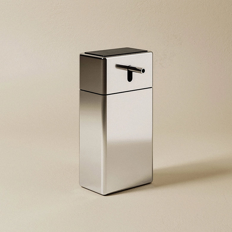 Dispenser sapone liquido a muro Cromo Nero Extreme Cosmic montato a parete, vista del design e della finitura...