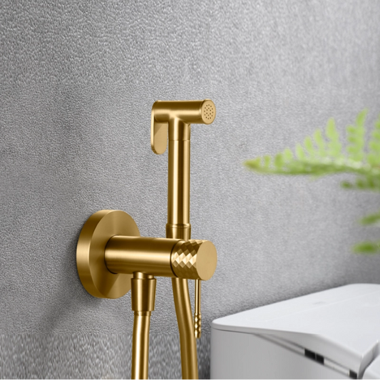 Doccetta bidet con miscelatore Memo incasso oro spazzolato, vista frontale della maniglia e della bocca di erogazione...