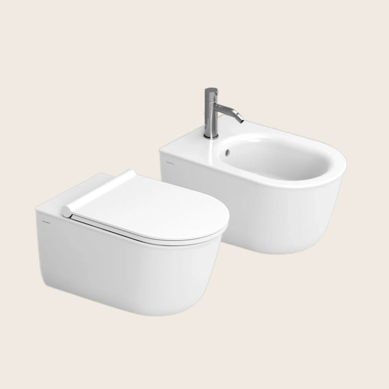 Ceramica Dolomite Mayka Coppia sanitari sospesi con sedile in lucido ambientato su piano bagno con accessori