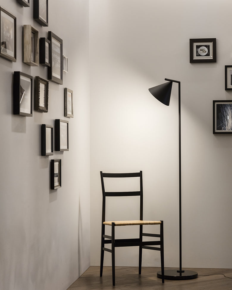 FLOS Captain Flint Lampada a pavimento 154 cm Antracite Marmo Nero F1530030 – Flos