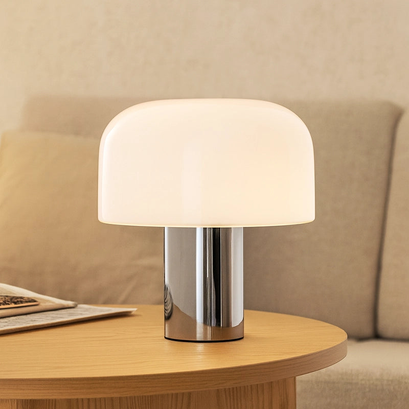 Flos Bellhop Glass T Lampada da tavolo Bright aluminium in Alluminio accesa in ambiente, design e diffusione della luce