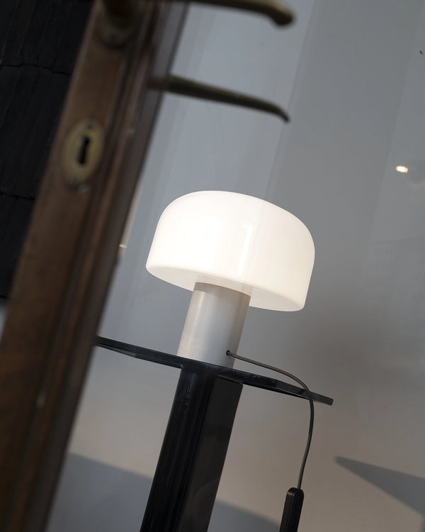 Flos Bellhop Glass T Lampada da tavolo white in vetro opalino F1074009