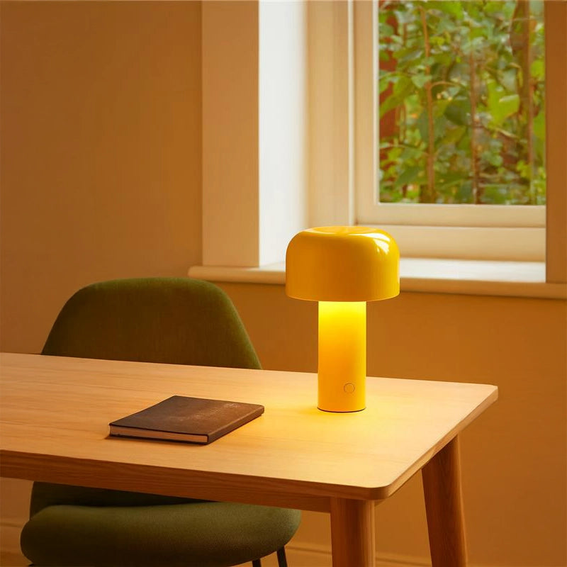 Flos Bellhop lampada da tavolo fungo ricaricabile Giallo in naturale accesa in ambiente, design e diffusione della luce