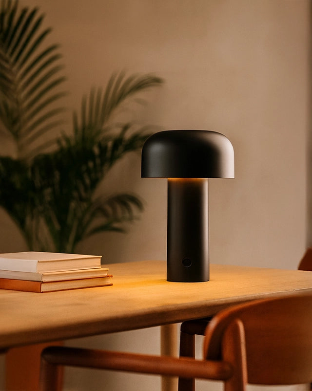 Flos Bellhop lampada da tavolo fungo ricaricabile a luce in opaco accesa in ambiente, design e diffusione della luce