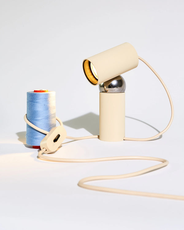 Flos Bilboquet linen lampada da tavolo direzionabile a bulbo F0995017