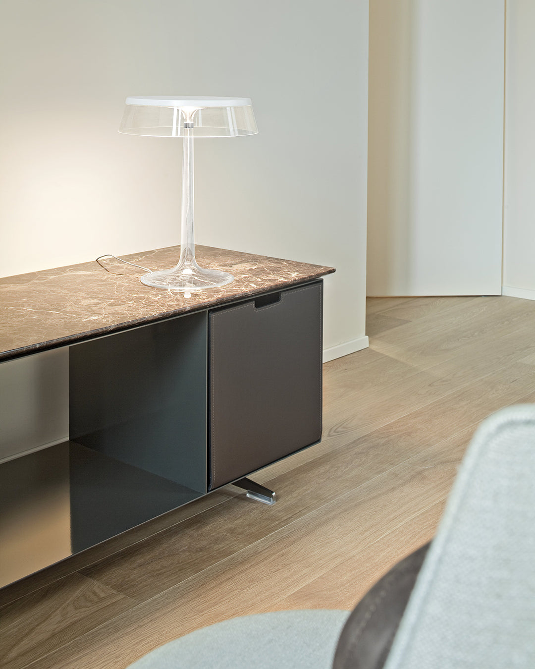 Flos Bon Jour Lampada Da Tavolo Bianca con corona Trasparente F1032009 – Flos