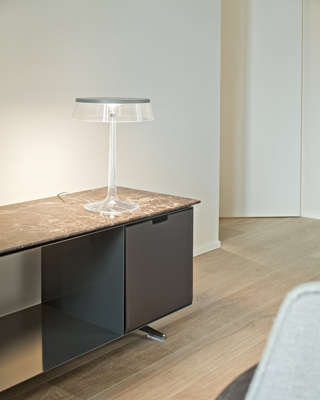 Flos Bon Jour Lampada Da Tavolo cromo opaco corona trasparente F1032046 – vista 2