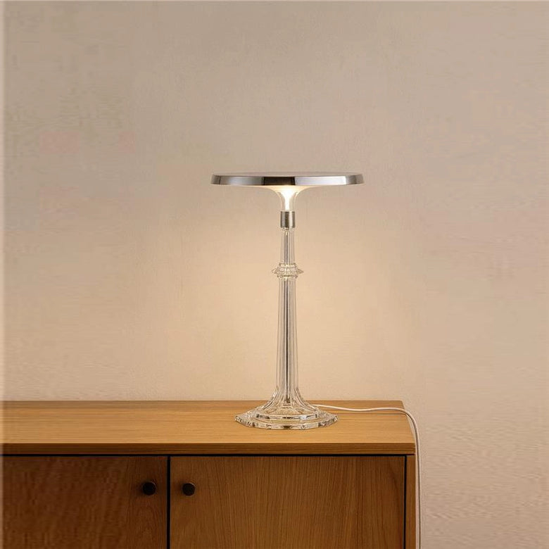Flos Bon jour Versailles Lampada da tavolo Cromo accesa in ambiente, design e diffusione della luce