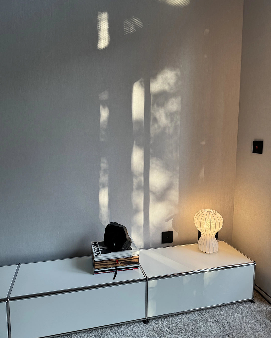 Flos Gatto Piccolo lampada Da Tavolo in resina cocoon Bianco F2701009 – vista 3