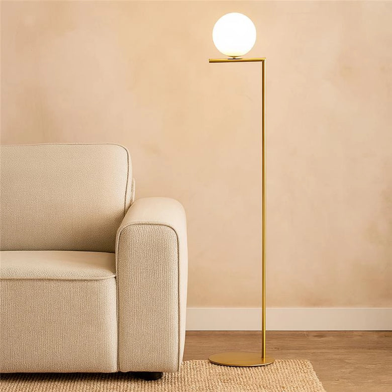 Flos IC Lights Floor 1 Lampada da pavimento Ottone accesa in ambiente, design e diffusione della luce