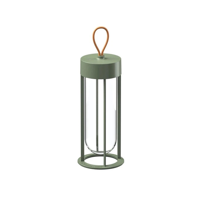 Flos In Vitro Unplugged Lampada ricaricabile Pale Green da in alluminio accesa in ambiente, design e diffusione della luce