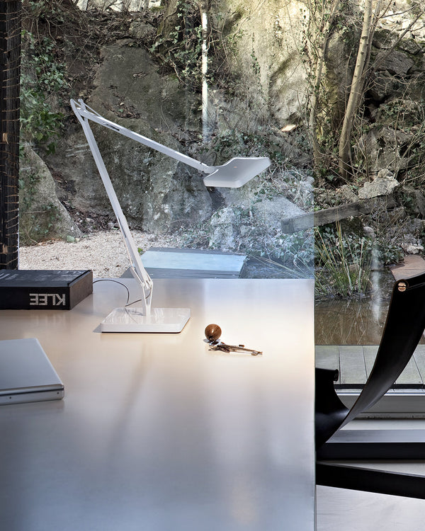 Flos Kelvin Edge Base Lampada da tavolo orientabile Bianco F3452009 – Flos