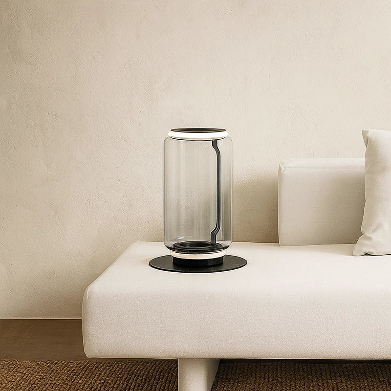Flos Noctambule lampada a pavimento Floor 1 Low Cylinder accesa in ambiente, design e diffusione della luce