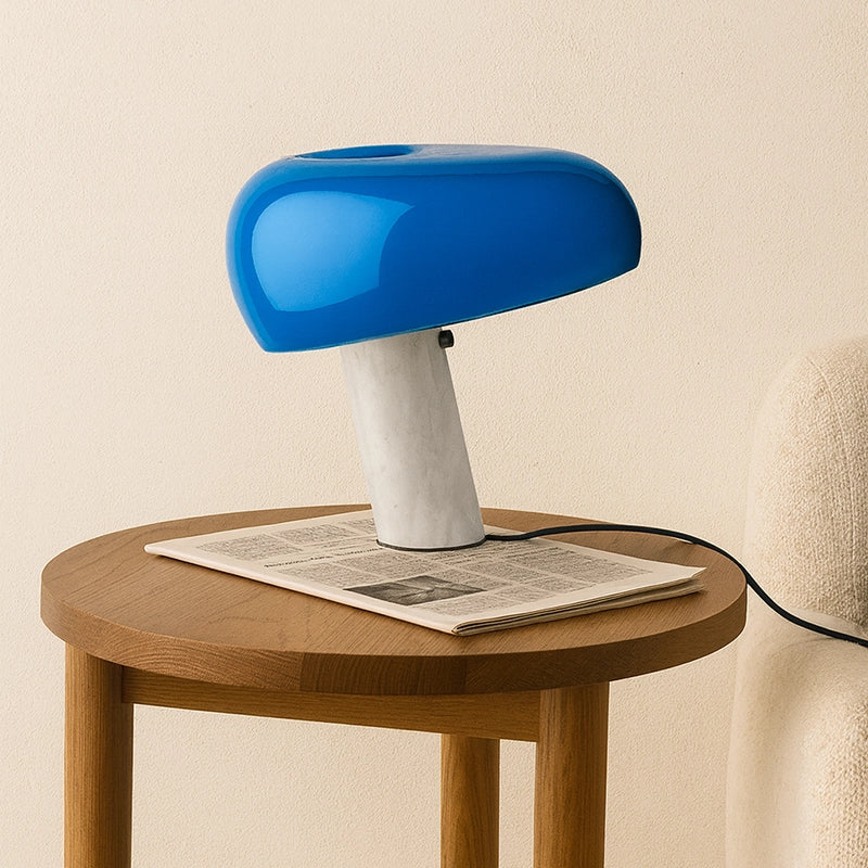 Flos Snoopy Lampada Da Tavolo blu con Base In Marmo Di accesa in ambiente, design e diffusione della luce