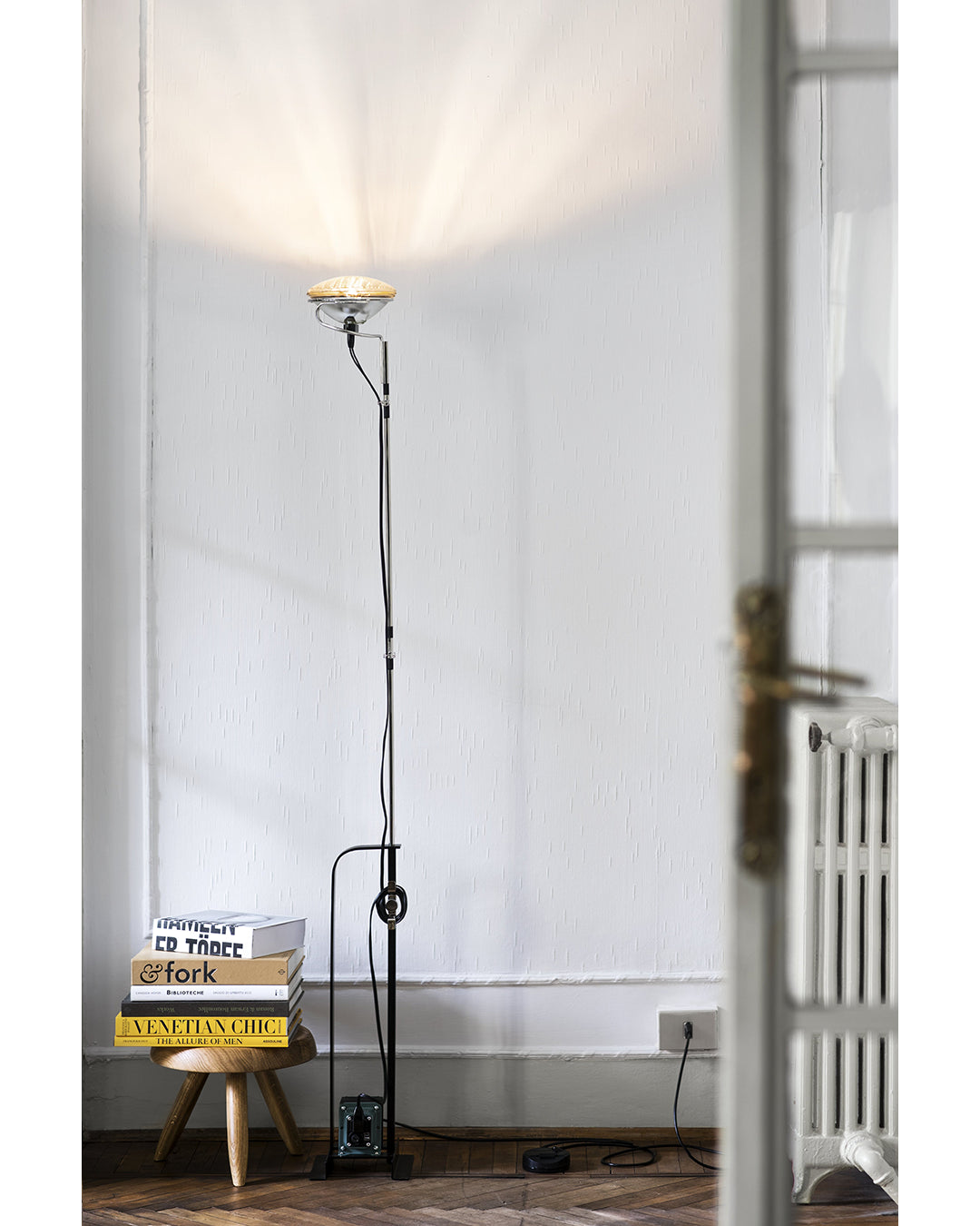 Flos Toio Led Lampada a Pavimento telescopica Nero F7630030 – vista 2