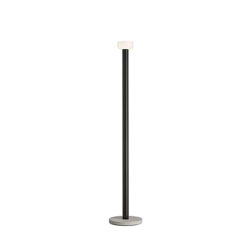 Flos Bellhop Floor Lampada a pavimento cioko spenta, dettaglio del corpo lampada e dei materiali