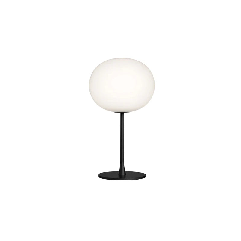 Flos Glo-Ball Table 1 lampada da tavolo 60 cm nero opaco accesa in ambiente, design e diffusione della luce
