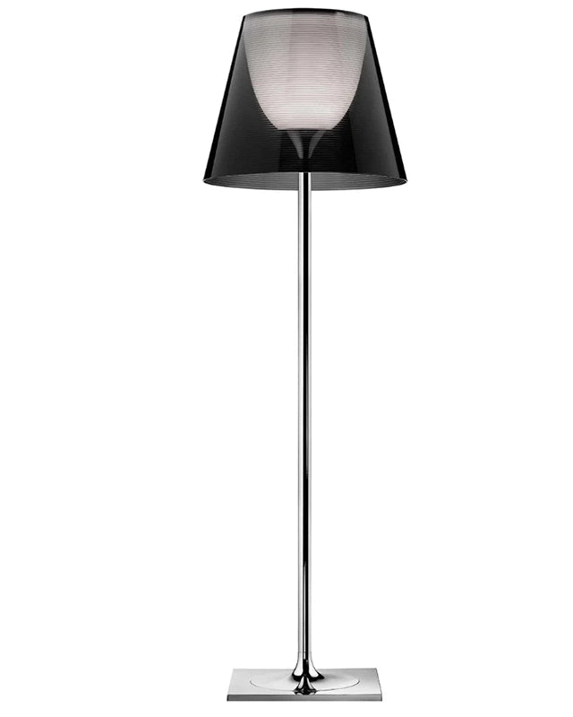 Flos Ktribe Floor 3 Lampada a pavimento fume con dimmer accesa in ambiente, design e diffusione della luce