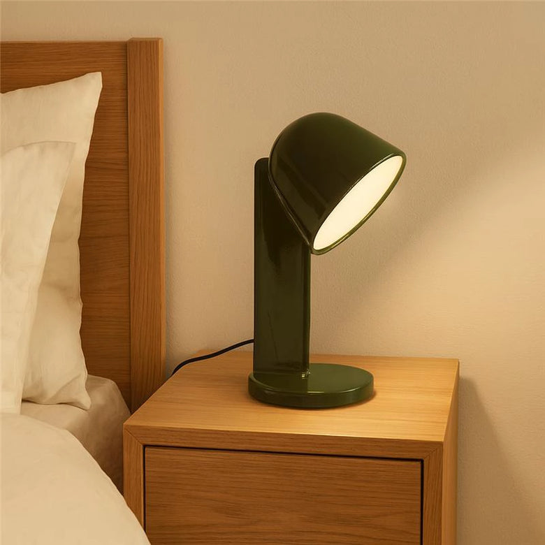 Flos ceramique down verde muschio Lampada da tavolo in in ceramica accesa in ambiente, design e diffusione della luce